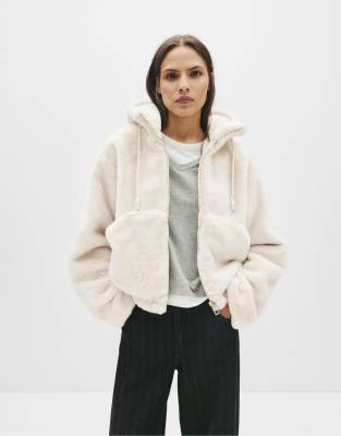 Pull & Bear - Kunstpelz-Jacke in Beige mit Kapuze-Neutral