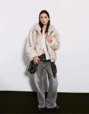 Pull & Bear - Kunstpelz-Jacke in Beige mit Reißverschluss-Neutral