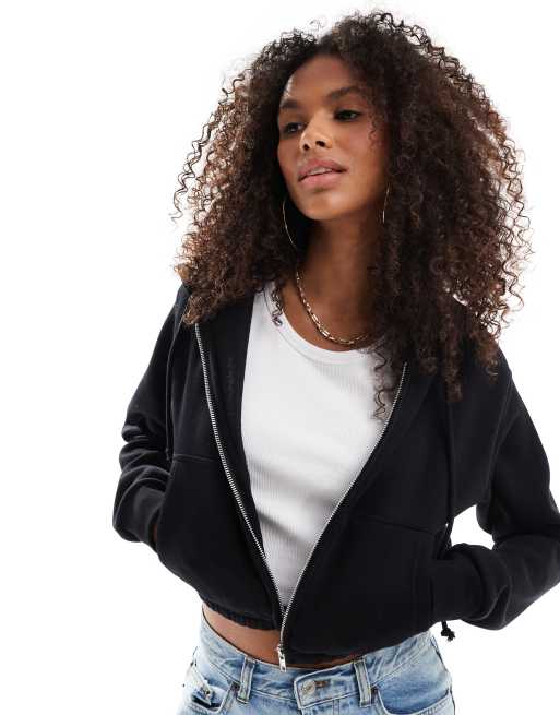 Pull&Bear – Kurz geschnittener Kapuzenpullover in Schwarz mit Tunnelzug