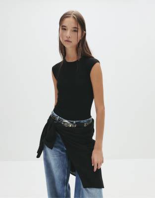 Pull & Bear - Kurzärmliger Body in Schwarz