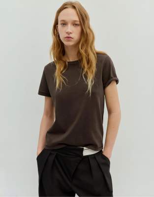 Pull & Bear - Kurzärmliges Basic-T-Shirt in Braun-Brown