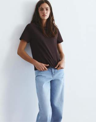 Pull & Bear - Kurzärmliges Basic-T-Shirt in Braun-Brown