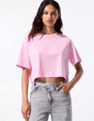 Pull & Bear - Kurzärmliges Cropped-T-Shirt in Rosa