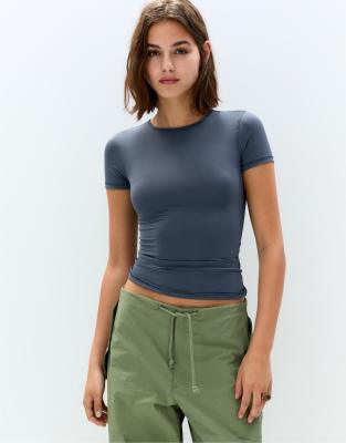 Pull & Bear - Kurzärmliges T-Shirt aus Polyamid in Marineblau