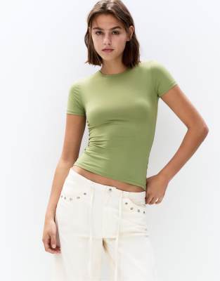 Pull & Bear - Kurzärmliges T-Shirt aus Polyamid in Olivgrün