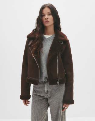 Pull & Bear - Kurze, doppelseitige Jacke in Schokobraun-Brown