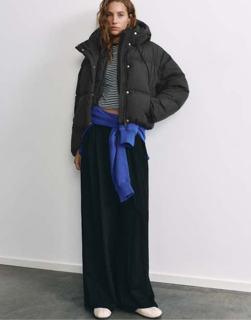 Pull&Bear kurze Steppjacke mit Kapuze in Schwarz, 5 von 7