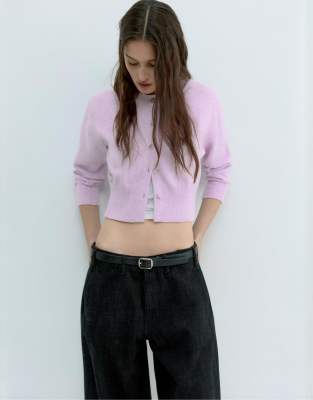 Pull & Bear - Kurze Strickjacke in Flieder mit Knopfleiste-Lila