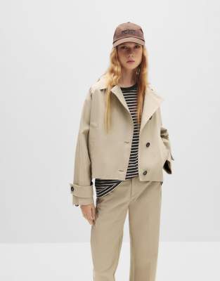 Pull & Bear - Kurzer Trenchcoat in Sand mit voluminösen Ärmeln-Neutral