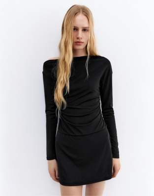 Pull & Bear - Kurzes, asymmetrisches Kleid in Schwarz