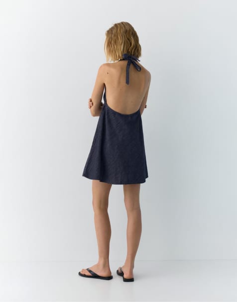 Pull&Bear – Kurzes Denim-Neckholderkleid in Dunkelblau - view 1