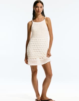 Pull & Bear - Kurzes, gehäkeltes Kleid in Beige mit Perlenverzierung-Neutral