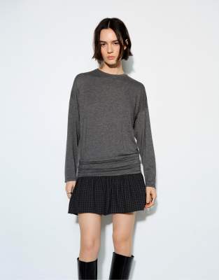 Pull & Bear - Kurzes Kleid in Dunkelgrau mit kontrastierendem Karomuster