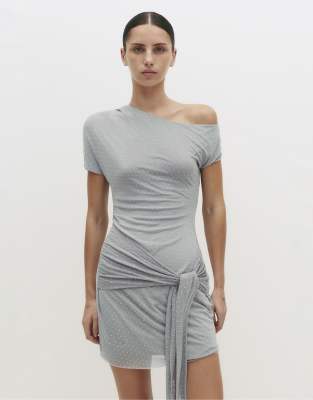 Pull & Bear - Kurzes Kleid in Grau mit Strassverzierung und Bindedetail