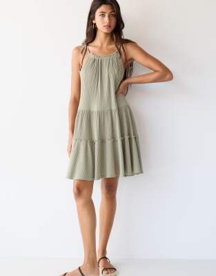 Pull&Bear – Kurzes Kleid in Khaki mit Bahnendesign - view 1