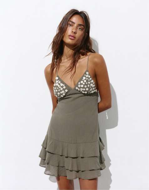 Pull&Bear – Kurzes Kleid in Khaki mit Knopf-Detail und Riemchenträgern - view 1