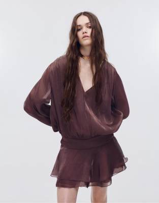 Pull & Bear - Kurzes Kleid in schimmerndem Kastanienbraun mit Rüschen-Rot