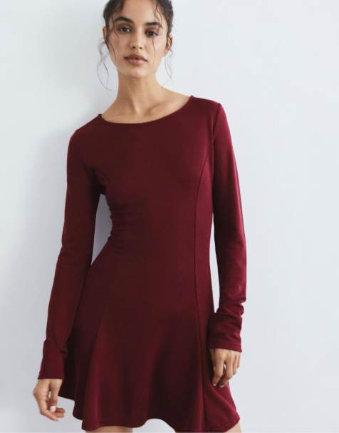Pull&Bear – Kurzes Kleid in Weinrot mit schwingendem Saum - view 1
