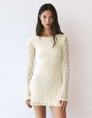 Pull & Bear - Kurzes, langärmliges Kleid aus Spitze in Beige-Neutral