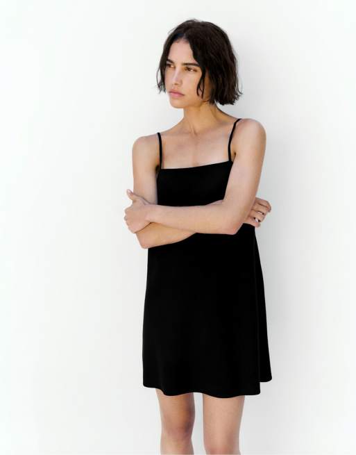 Pull&Bear – Kurzes Trägerkleid in Schwarz mit Leinenanteil, 3 von 4
