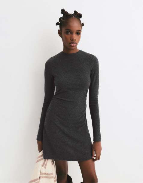 Pull&Bear – Kurzes, weiches Kleid in Dunkelgrau - view 1
