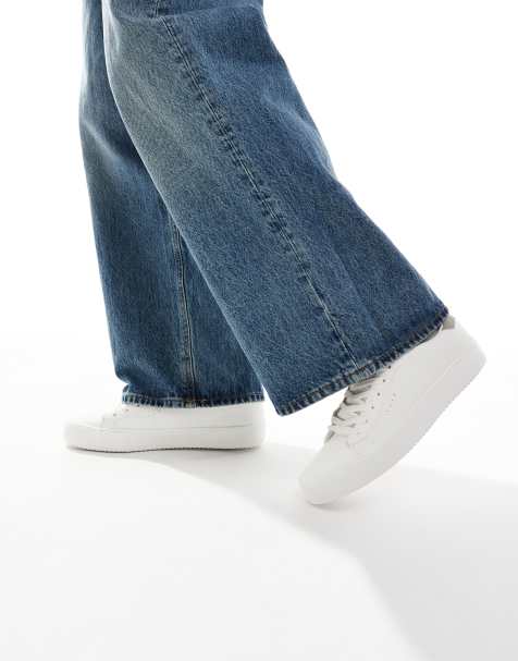 Pull&Bear lace up backtab sneakers in white - view 1