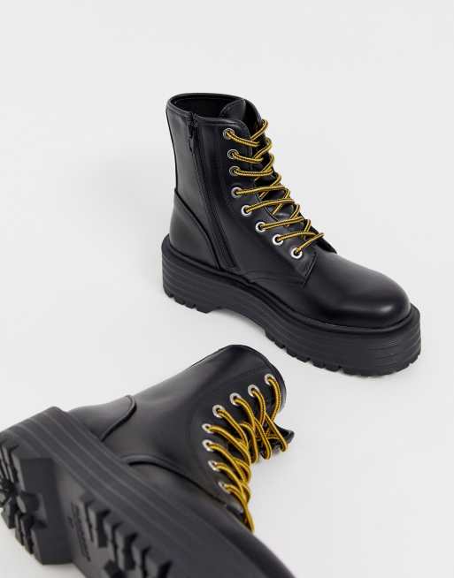 Doc martens 2025 pull and bear