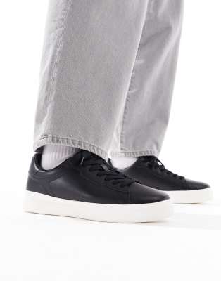 Pull & Bear Contrast Sole Sneakers In Black And White