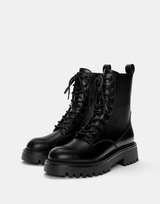 Pull&Bear Lace-up flat ankle boots in black, 3 of 4