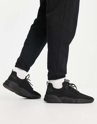 Pull&Bear lace up runner trainers in black | ASOS