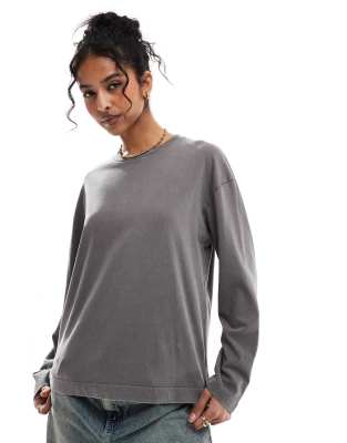 Pull & Bear - Langärmliges Oversize-Shirt in verwaschenem Dunkelgrau