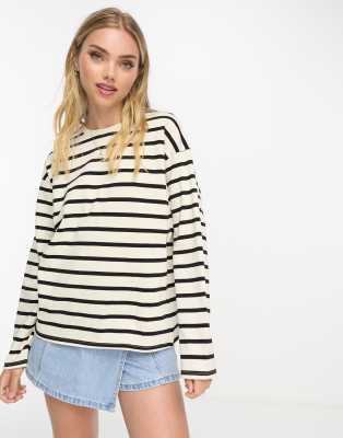 Pull & Bear - Langärmliges Oversize-T-Shirt in Ecru mit Streifen in Schwarz