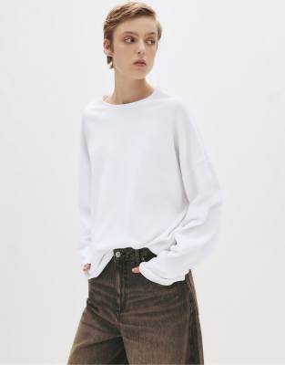 Pull & Bear - Langärmliges Oversize-T-Shirt in Weiß