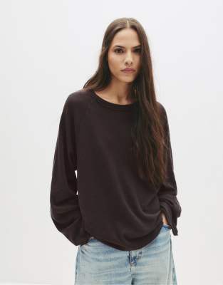 Pull & Bear - Langärmliges Raglan-T-Shirt in Dunkelgrau