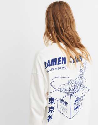 Pull & Bear - Langärmliges T-Shirt in Eisweiß mit Ramen-Print