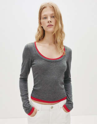 Pull & Bear - Langärmliges T-Shirt in Grau mit zweilagigem Ärmeldesign
