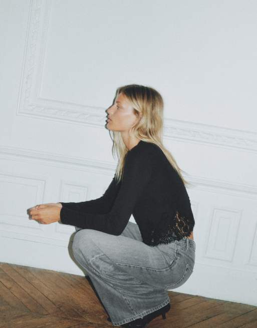 Pull&Bear Langärmliges T-Shirt mit Spitzensaum in Schwarz, 4 von 7