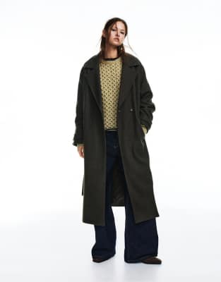 Pull & Bear - Langer Mantel in Braun mit Filzstruktur und Gürtel-Brown