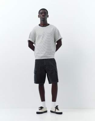 Lässig geschnittene Bermuda-Jeansshorts in verblasstem Schwarz-Grau Grau 38