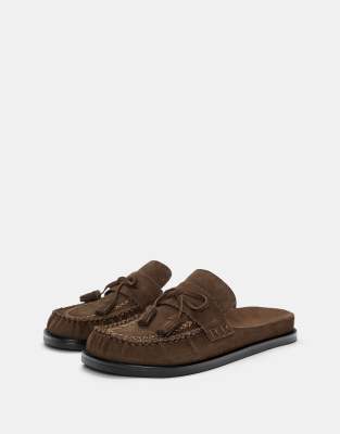 Pull & Bear - Leder-Clogs in Rosatönen mit Quasten
