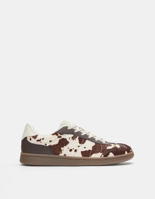 Pull & Bear - Leder-Sneaker mit Kontrast-Kuhfellmuster-Bunt