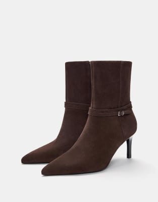 Pull & Bear - Leder-Stiefeletten in Braun mit Schnalle und Absatz-Brown