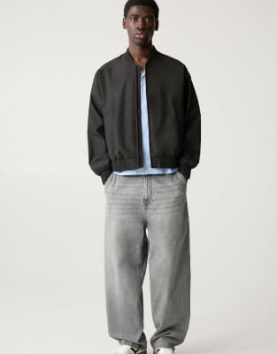 Pull&Bear – Leichte Bomberjacke in Schwarz - view 1