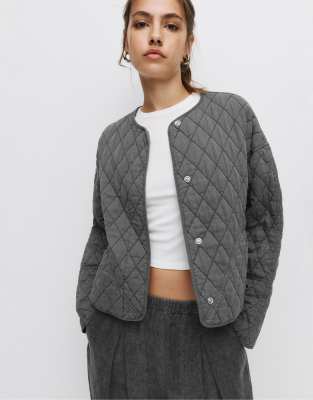 Pull & Bear - Leichte, wattierte Jacke in Grau