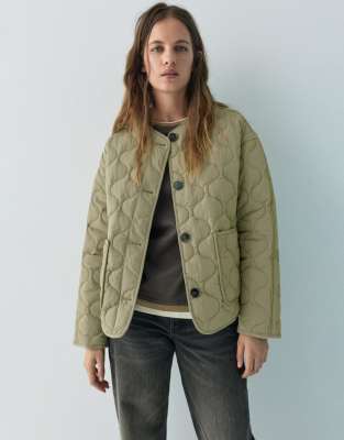 Pull & Bear - Leichte, wattierte Jacke in Khaki-Grün