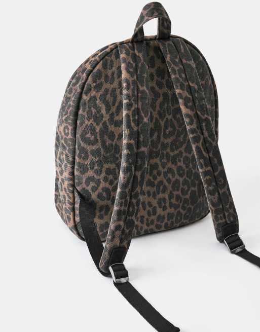 Pull&Bear Leopard print backpack in leopard, 3 of 4