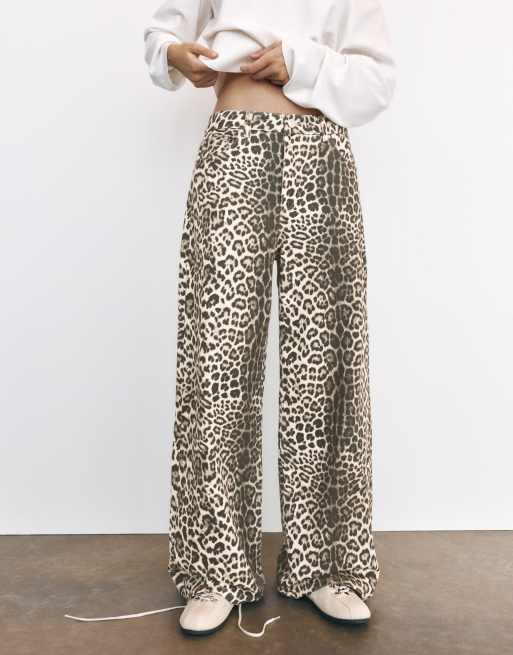 Pull&Bear Leopard print baggy jeans in brown, 3 of 7