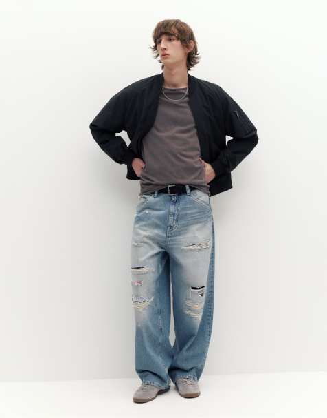 Pull&Bear Lightweight bomber jacket in black - view 1