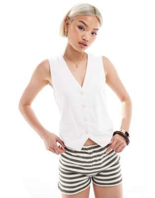 Pull&Bear Pull&Bear linen look waistcoat in white-Neutral