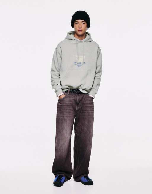 Pull&Bear locker geschnittener Kapuzen-Sweatshirt mit Grafikdruck in Graumeliert, 4 von 7